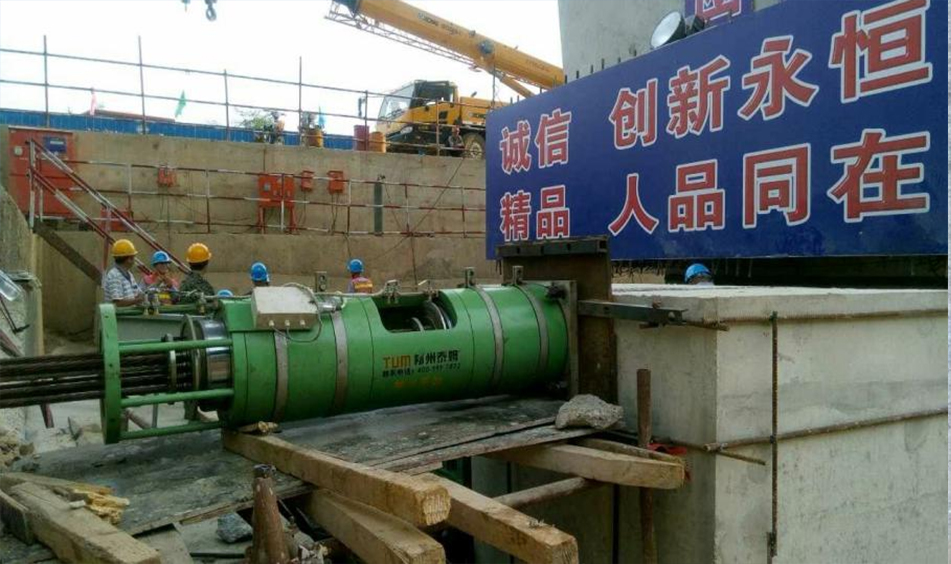 京秦高速公路跨京哈鐵路分離式立交轉體橋（中鐵建大橋局）