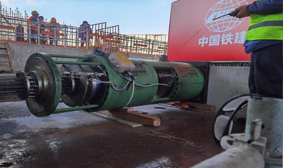 長春經濟圈環線高速公路農安至九臺、雙陽至伊通段跨越鐵路轉體橋 （中鐵十四局四公司）